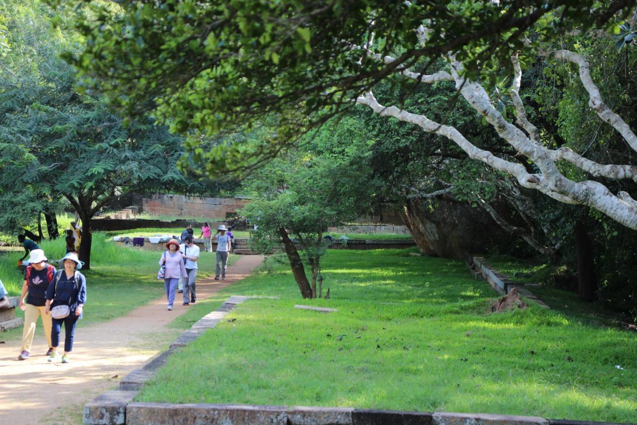 Miheen Hotel & Resort - Anuradhapura Mihintale Extérieur photo